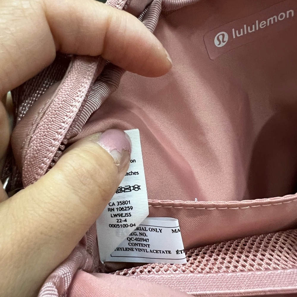 Lululemon City Adventurer Crossbody Bag 2.5L - Picture 4 of 6